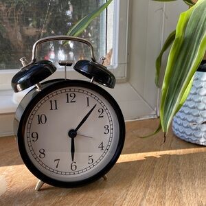 Horloge/Alarme Classic Black Alarm Clock